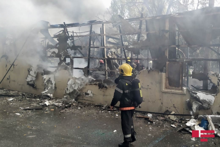 Bakıda ticarət obyektlərində baş verən yanğın söndürülüb -