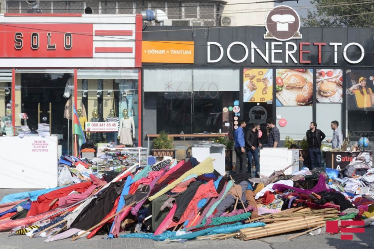 Bakıda ticarət obyektlərində baş verən yanğın söndürülüb -