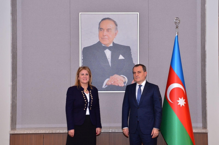 Ceyhun Bayramov Əlcəzairin Azərbaycandakı səfiri ilə görüşüb