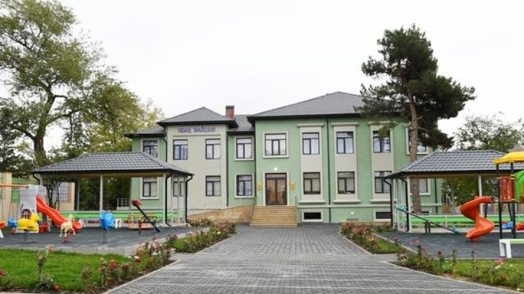 İlham Əliyev və Mehriban Əliyeva körpələr evi-uşaq bağçasının açılışında iştirak ediblər -