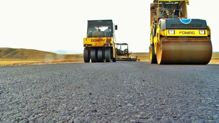 “Keşikçidağ”a gedən yeni avtomobil yolunun tikintisi davam edir -