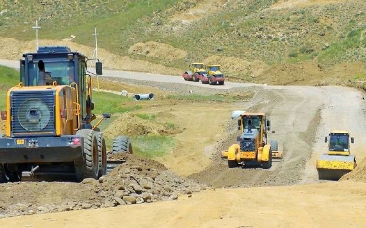 “Keşikçidağ”a gedən yeni avtomobil yolunun tikintisi davam edir -