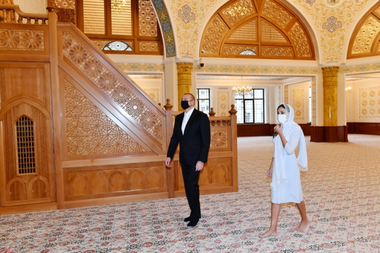 Prezident və birinci xanım “Xanım Fatimeyi Zəhra” məscidinin yeni binası ilə tanış olublar
