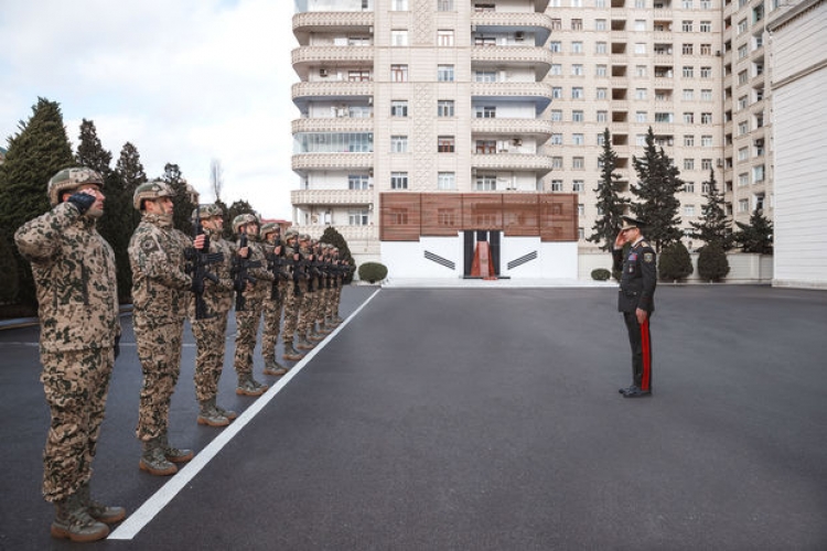 Vilayət Eyvazov Daxili Qoşunlarda müşavirə keçirdi -