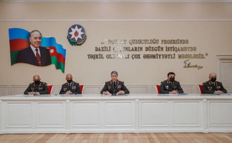Vilayət Eyvazov Daxili Qoşunlarda müşavirə keçirdi -