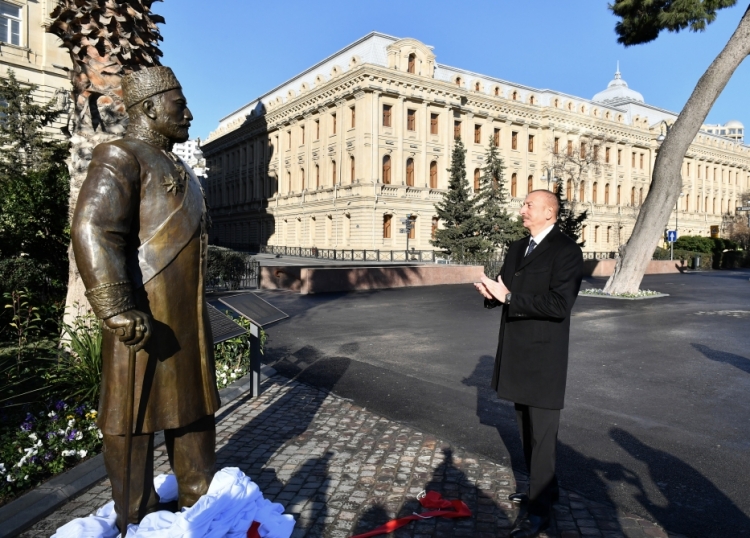 Bakıda Hacı Zeynalabdin Tağıyevin heykəlinin açılışı olub -