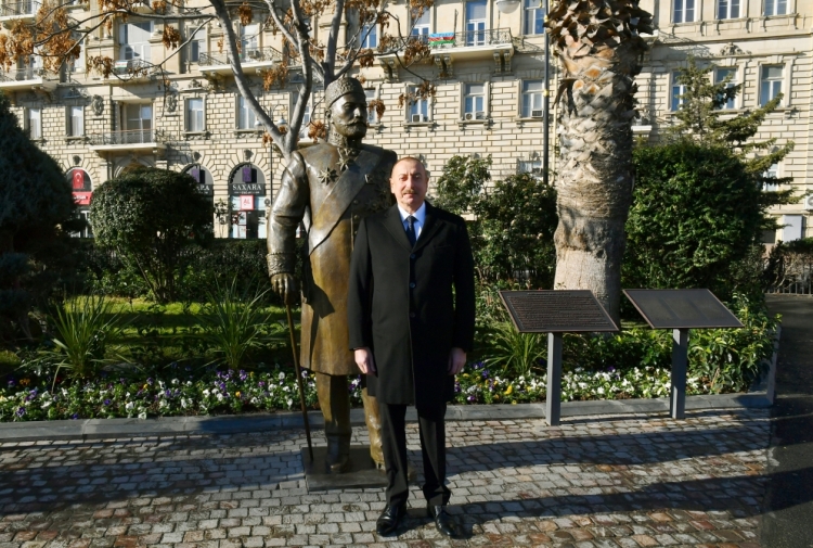 Bakıda Hacı Zeynalabdin Tağıyevin heykəlinin açılışı olub -