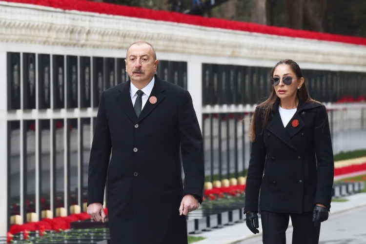 Prezident və Birinci vitse-prezident Şəhidlər Xiyabanını ziyarət ediblər -