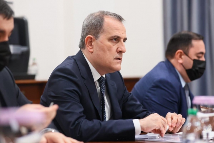 Bayramovla Lavrov üçtərəfli bəyanatların icrasını müzakirə ediblər