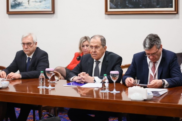 Bayramovla Lavrov üçtərəfli bəyanatların icrasını müzakirə ediblər