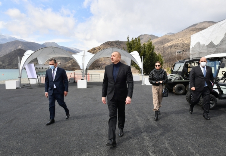 Prezident və birinci xanım Suqovuşanda