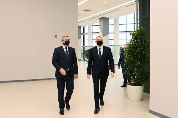 İlham Əliyev Vətəndaş Qəbulu Mərkəzinin açılışında iştirak edib