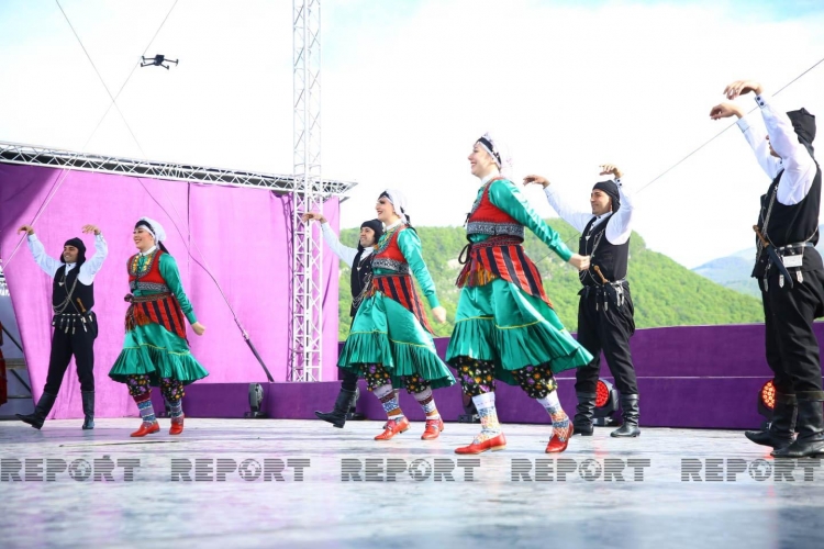 "Xarıbülbül" Beynəlxalq Folklor Festivalı başa çatıb