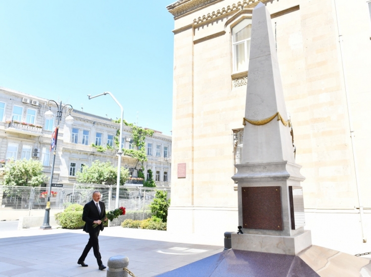 Prezident Azərbaycan Xalq Cümhuriyyətinin şərəfinə ucaldılmış abidəni ziyarət edib