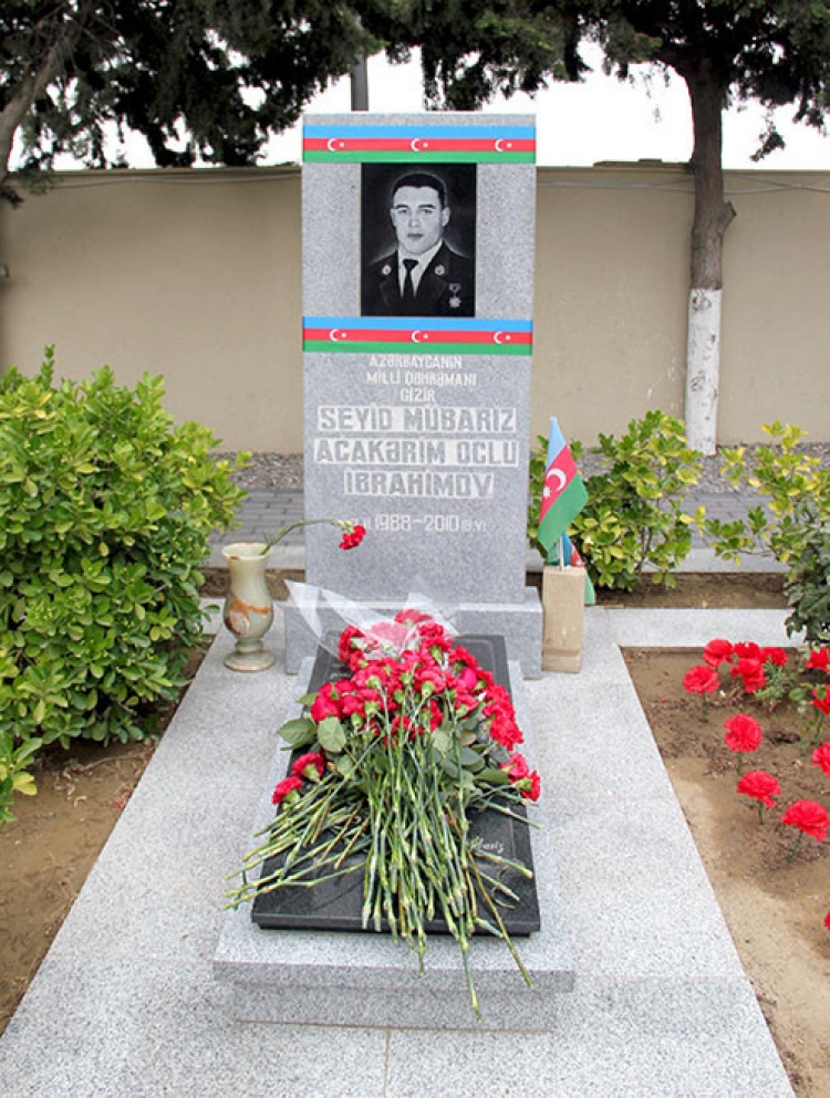 Milli Qəhrəman Mübariz İbrahimovun məzarı ziyarət edilib