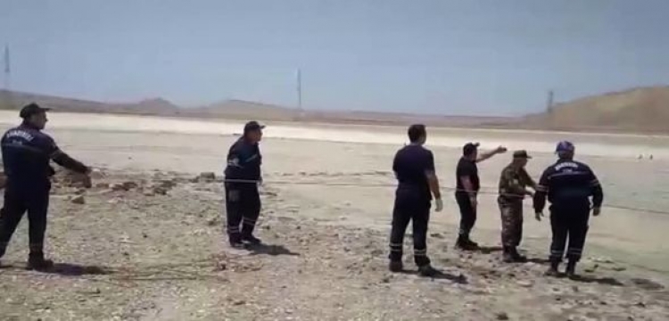 Bakıda bataqlıqda ilişib qalan şəxs xilas edilib –