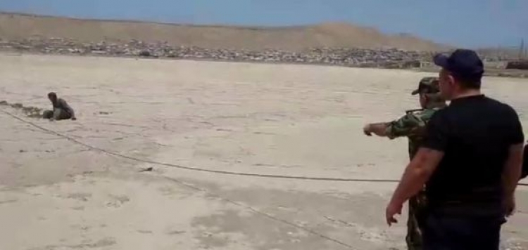 Bakıda bataqlıqda ilişib qalan şəxs xilas edilib –