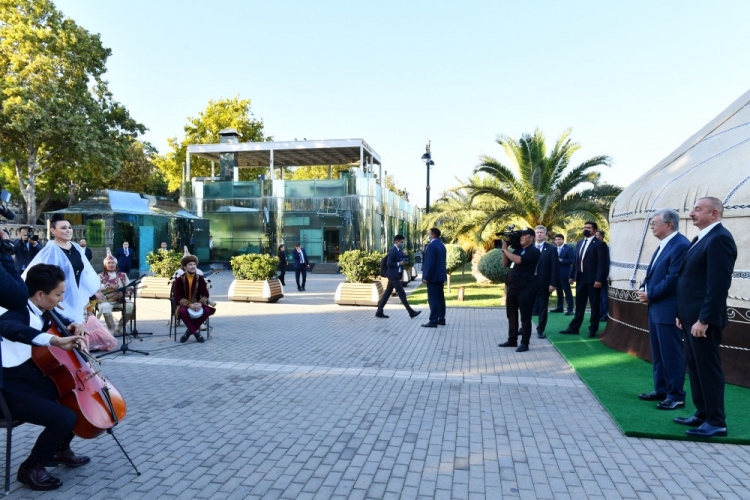 Azərbaycan və Qazaxıstan prezidentləri Dənizkənarı Milli Parkda qurulmuş “Qazax yurtası” ilə tanış olublar -