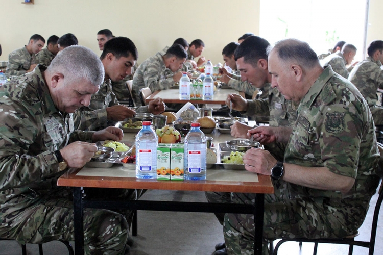 Baş Qərargah rəisi Quru Qoşunlarında olub -