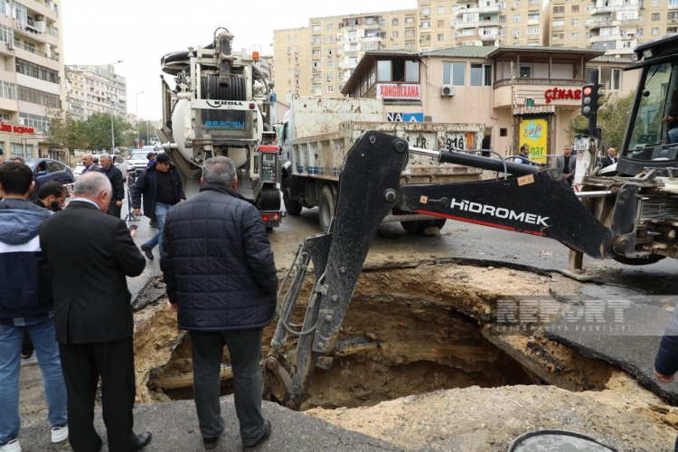 Yasamalda su borusu partlayıb, ətrafı su basıb -