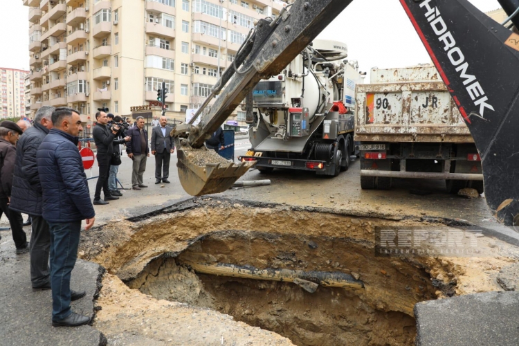Yasamalda su borusu partlayıb, ətrafı su basıb -