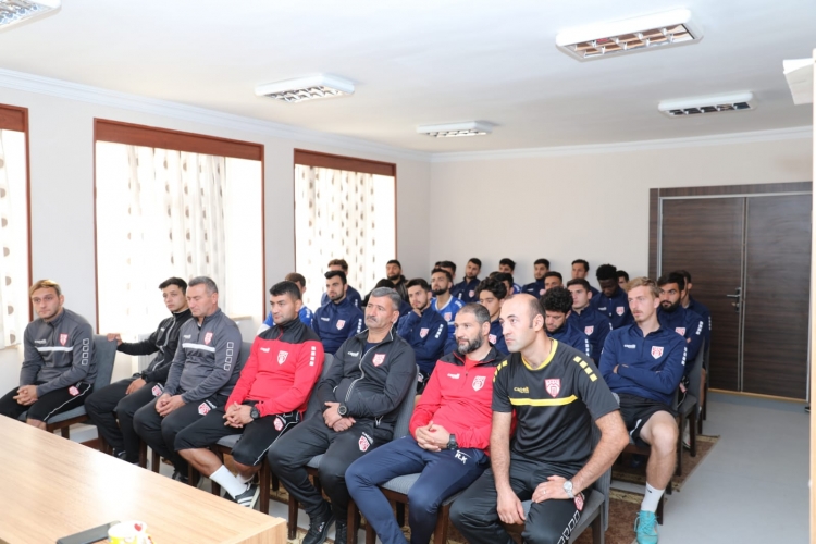 “Araz-Naxçıvan” klubunun heyəti ilə toplantı keçirilib