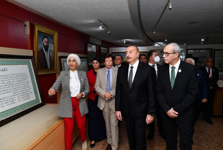 Prezident İlham Əliyev Əlcəzairdə Şəhidlər abidəsini və Milli Mücahidlər Muzeyini ziyarət edib -