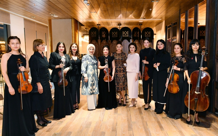 Mehriban Əliyeva Səmərqənddə təşkil olunan şam yeməyində iştirak edib -