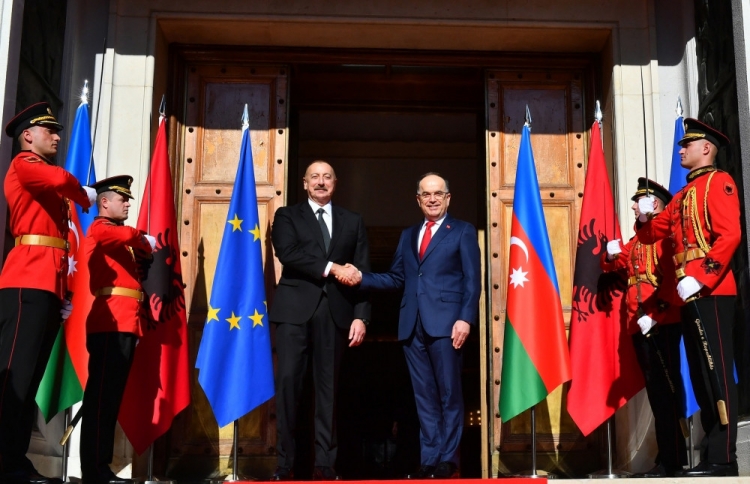İlham Əliyev Albaniyaya dövlət səfərinə gedib