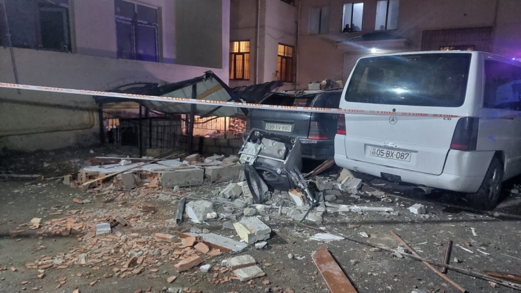 Xırdalanda yaşayış binasında partlayış olub, xəsarət alanlar var -