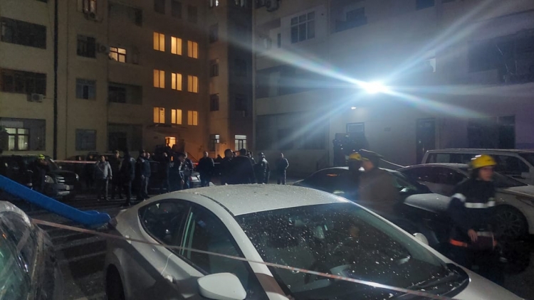 Xırdalanda yaşayış binasında partlayış olub, xəsarət alanlar var -