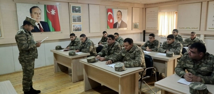 Azərbaycan Ordusunda ictimai-siyasi hazırlıq məşğələləri keçirilir -