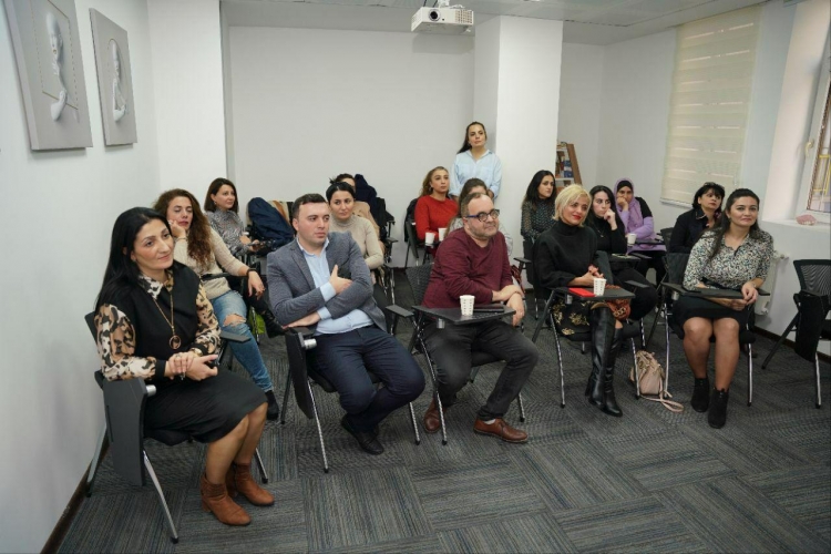 Uşaq hüquqlarının qorunması sahəsindəki problemlər müzakirə olunub