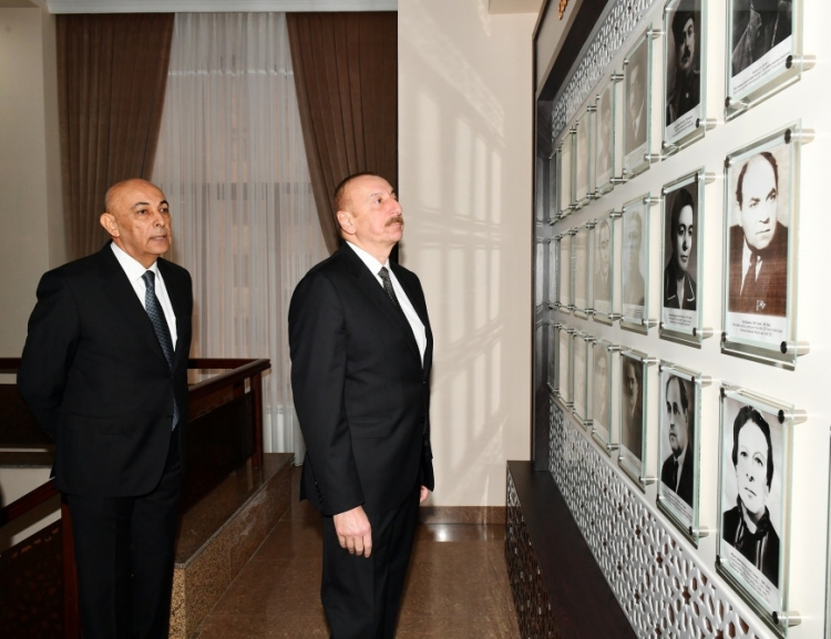 İlham Əliyev Qərbi Azərbaycan İcmasının inzibati binasında yaradılan şəraitlə tanış olub -