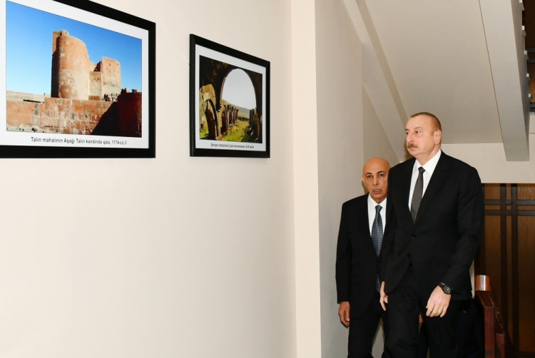 İlham Əliyev Qərbi Azərbaycan İcmasının inzibati binasında yaradılan şəraitlə tanış olub -