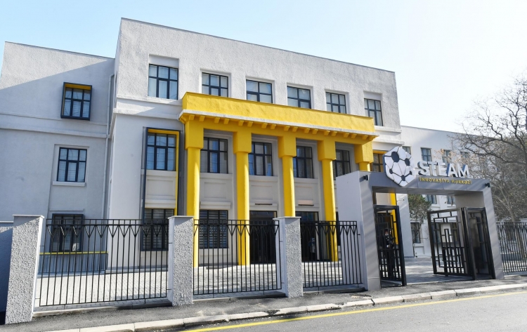 İlham Əliyev və Mehriban Əliyeva Bakıda “STEAM İnnovasiya Mərkəzi”nin açılışında iştirak ediblər -