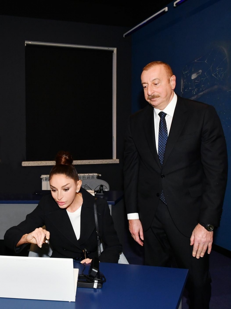 İlham Əliyev və Mehriban Əliyeva Bakıda “STEAM İnnovasiya Mərkəzi”nin açılışında iştirak ediblər -