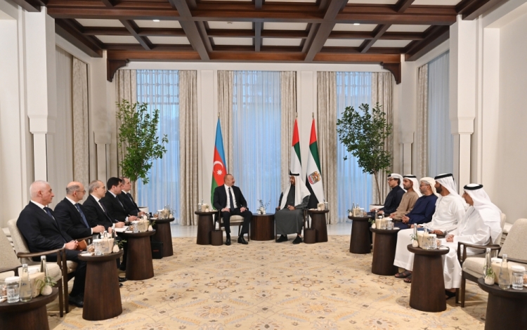 İlham Əliyev Şeyx Məhəmməd bin Zayed Al Nəhyan ilə görüşüb