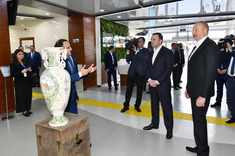 İlham Əliyev və Baş nazir İrakli Qaribaşvili Qəbələ regional “ASAN xidmət“ mərkəzində olublar