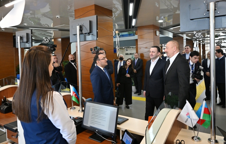 İlham Əliyev və Baş nazir İrakli Qaribaşvili Qəbələ regional “ASAN xidmət“ mərkəzində olublar