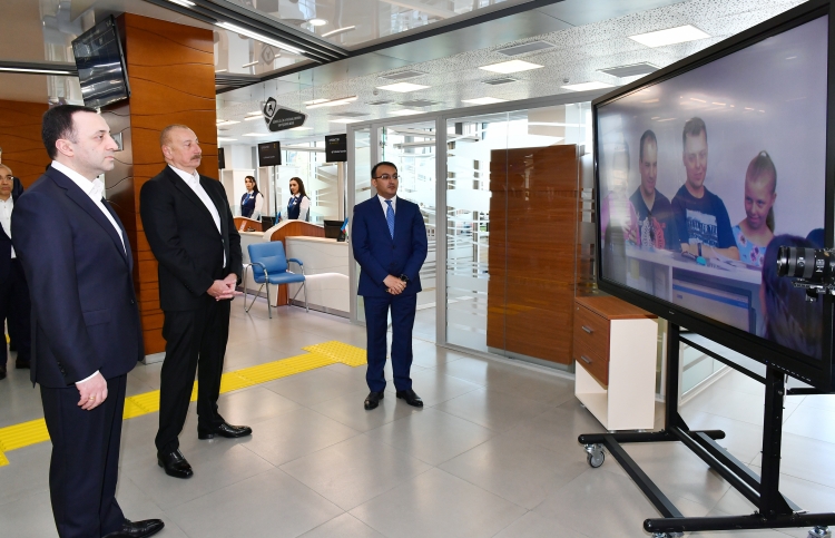 İlham Əliyev və Baş nazir İrakli Qaribaşvili Qəbələ regional “ASAN xidmət“ mərkəzində olublar