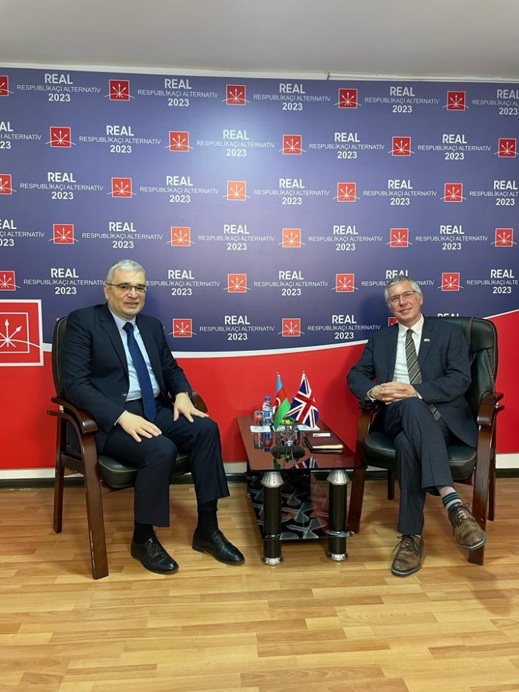 Britaniya səfiri müxalifətçilərlə görüşüb -