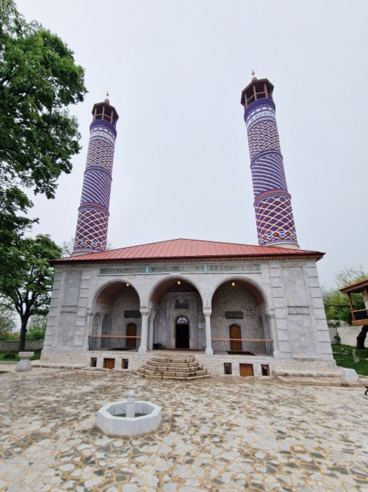 Şuşada Yuxarı Gövhər Ağa məscidi əsaslı yenidənqurma və bərpadan sonra açılıb -