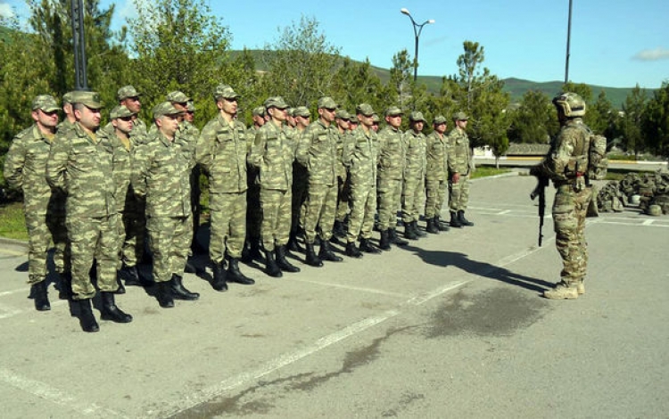 Hərbi vəzifəlilərin toplanışı keçirilir