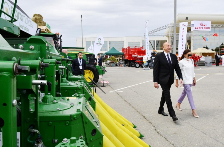 İlham Əliyev və Mehriban Əliyeva XVI “Caspian Agro” və XXVIII “İnterFood Azerbaijan” sərgiləri ilə tanış olublar -