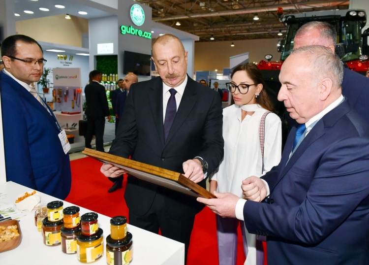 İlham Əliyev və Mehriban Əliyeva XVI “Caspian Agro” və XXVIII “İnterFood Azerbaijan” sərgiləri ilə tanış olublar -