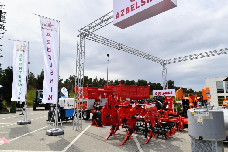 İlham Əliyev və Mehriban Əliyeva XVI “Caspian Agro” və XXVIII “İnterFood Azerbaijan” sərgiləri ilə tanış olublar -