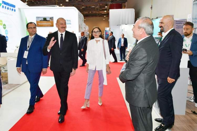 İlham Əliyev və Mehriban Əliyeva XVI “Caspian Agro” və XXVIII “İnterFood Azerbaijan” sərgiləri ilə tanış olublar -