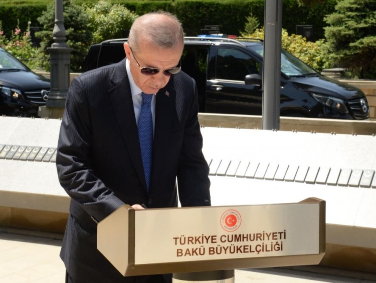 Ərdoğan şəhidlərin xatirəsini ehtiramla yad edib -