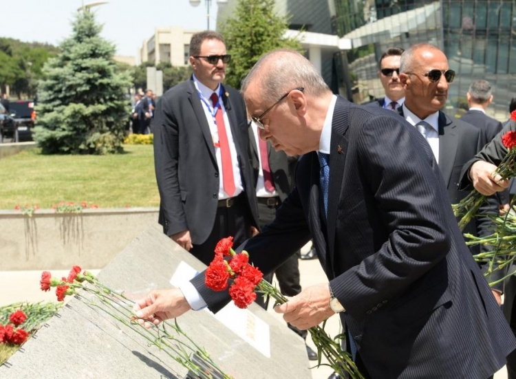 Ərdoğan şəhidlərin xatirəsini ehtiramla yad edib -